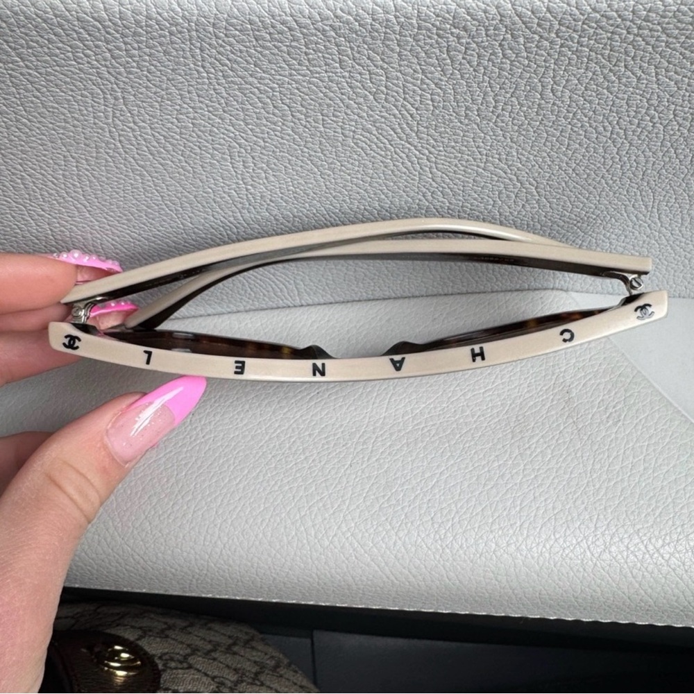 CHANEL Brown Tortoiseshell Women's Sunglasses with Dark Brown Lenses - Picture 3 of 9